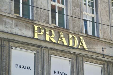 prada produce solo in italia